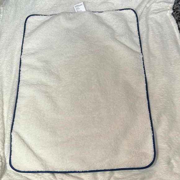 Frisco sherpa brand new pet blanket - Picture 1 of 3